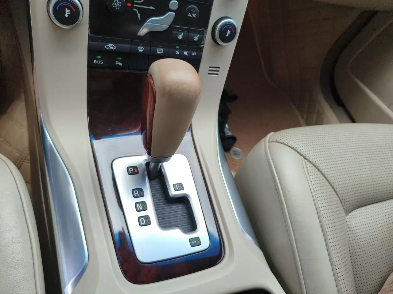 Used Volvo S80L 2011 2.0T ZhiZun Edition — миниатюра 14