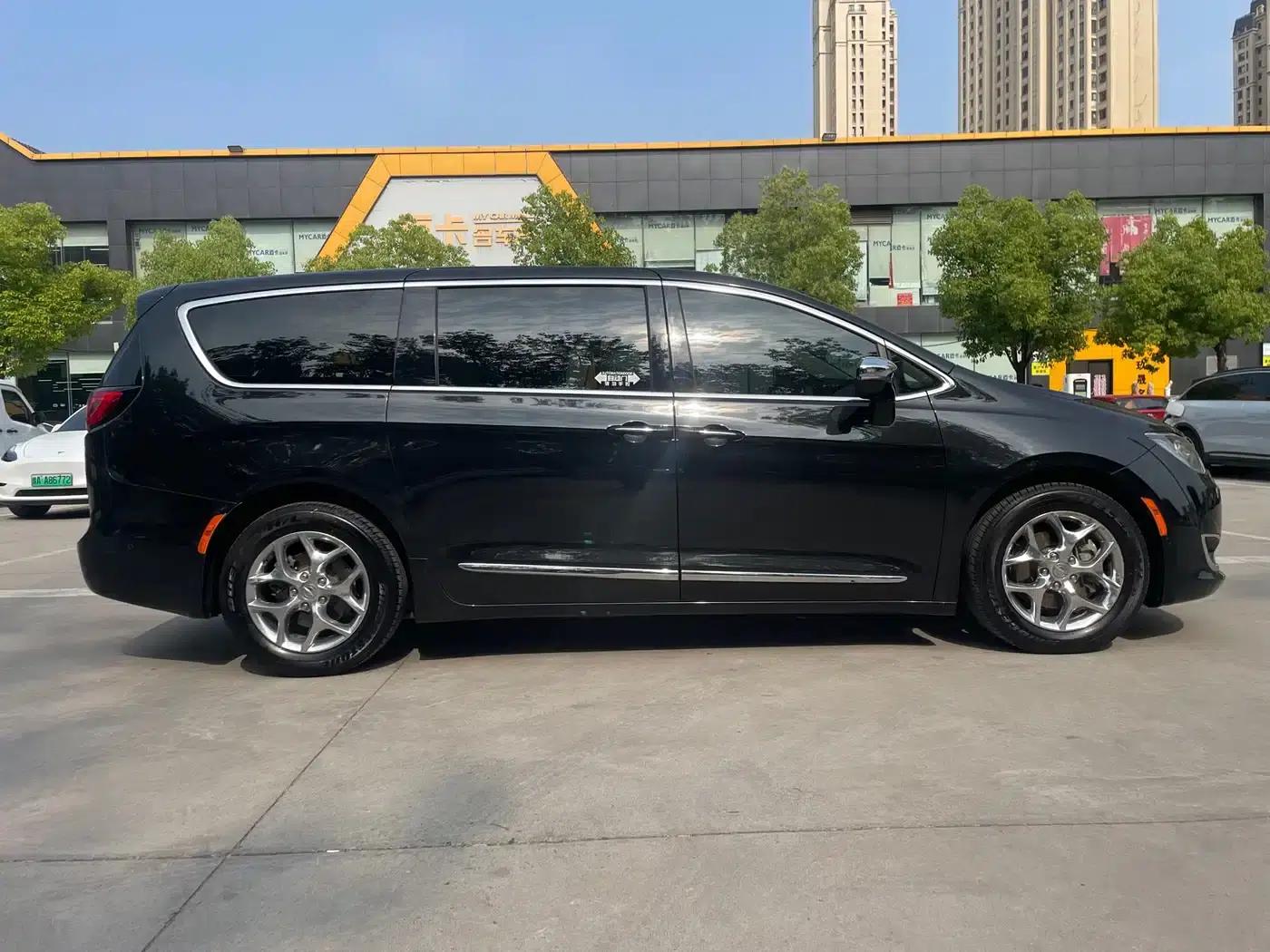 2017 Imported Grand Voyager 3.6L Premium Edition — миниатюра 5
