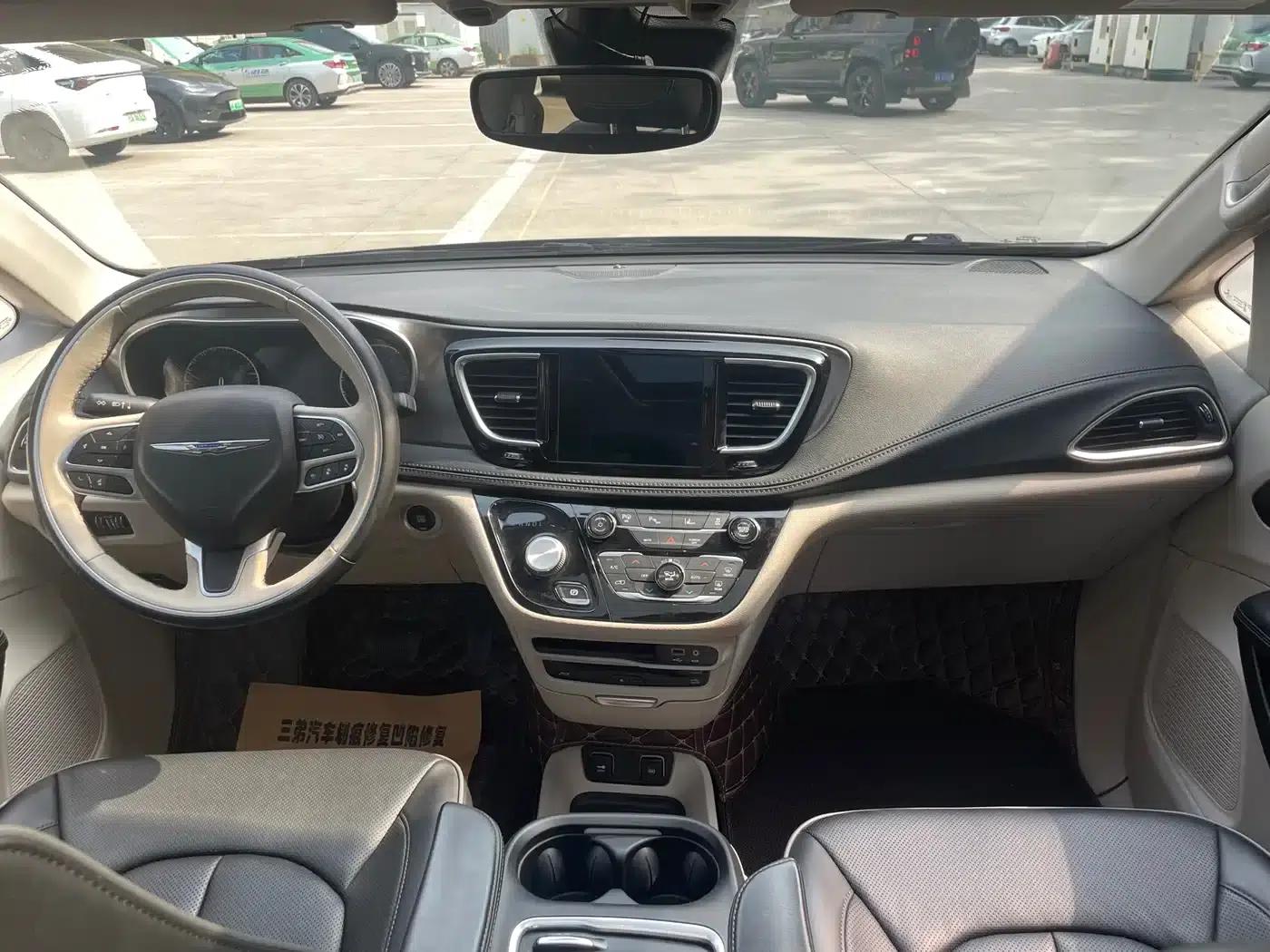 2017 Imported Grand Voyager 3.6L Premium Edition — миниатюра 6