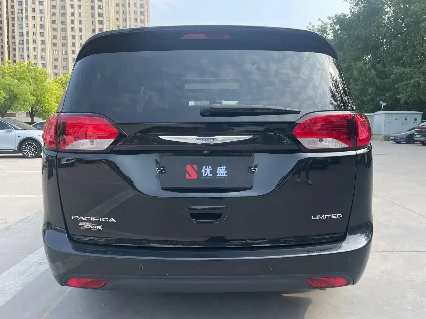 2017 Imported Grand Voyager 3.6L Premium Edition — миниатюра 9