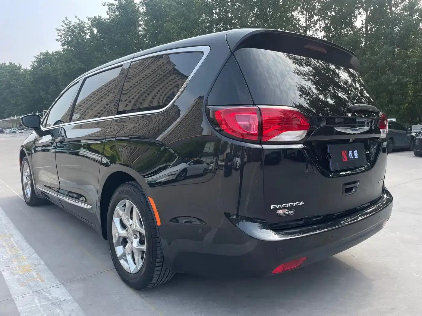 2017 Imported Grand Voyager 3.6L Premium Edition — миниатюра 10