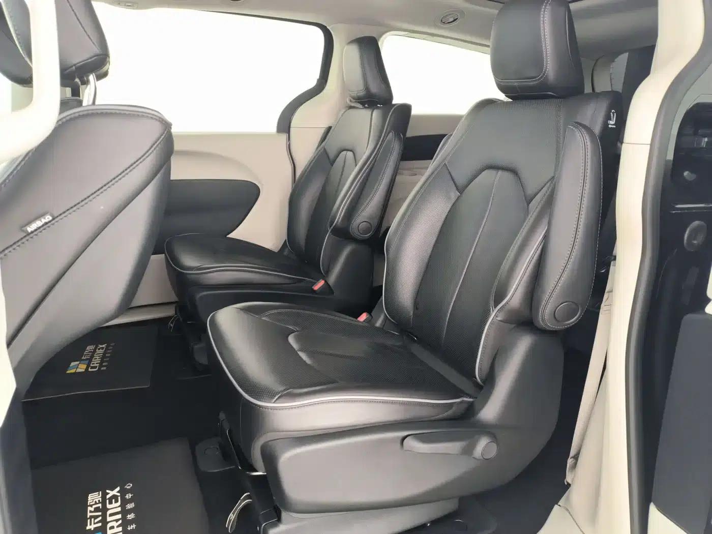 2019 Chrysler Grand Voyager PHEV (Imported) 3.6L Plug-in Hybrid — миниатюра 11