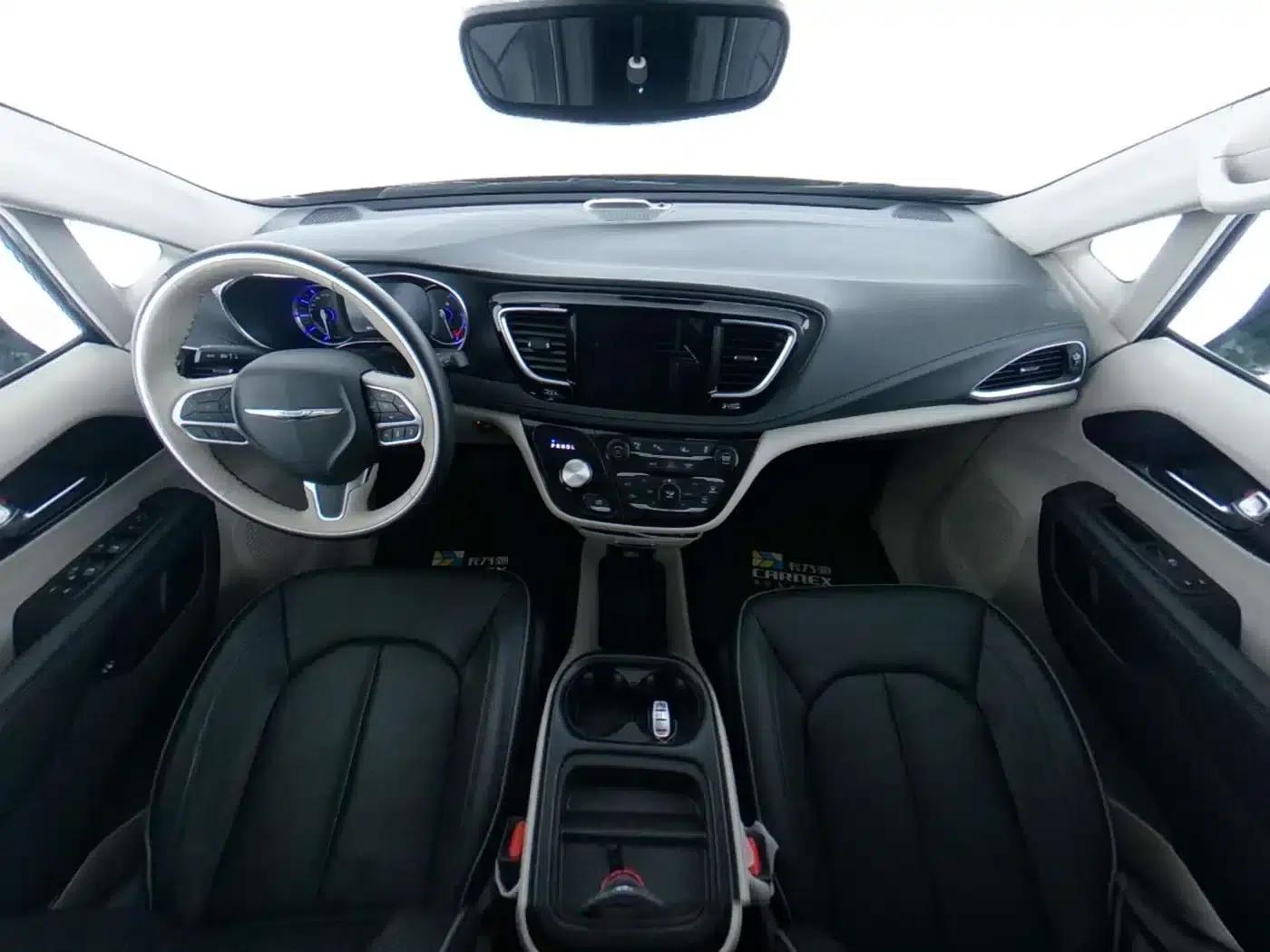 2019 Chrysler Grand Voyager PHEV (Imported) 3.6L Plug-in Hybrid — миниатюра 13