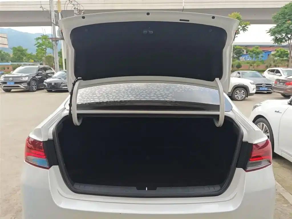 K5 2019 1.8L Automatic GLS — миниатюра 19