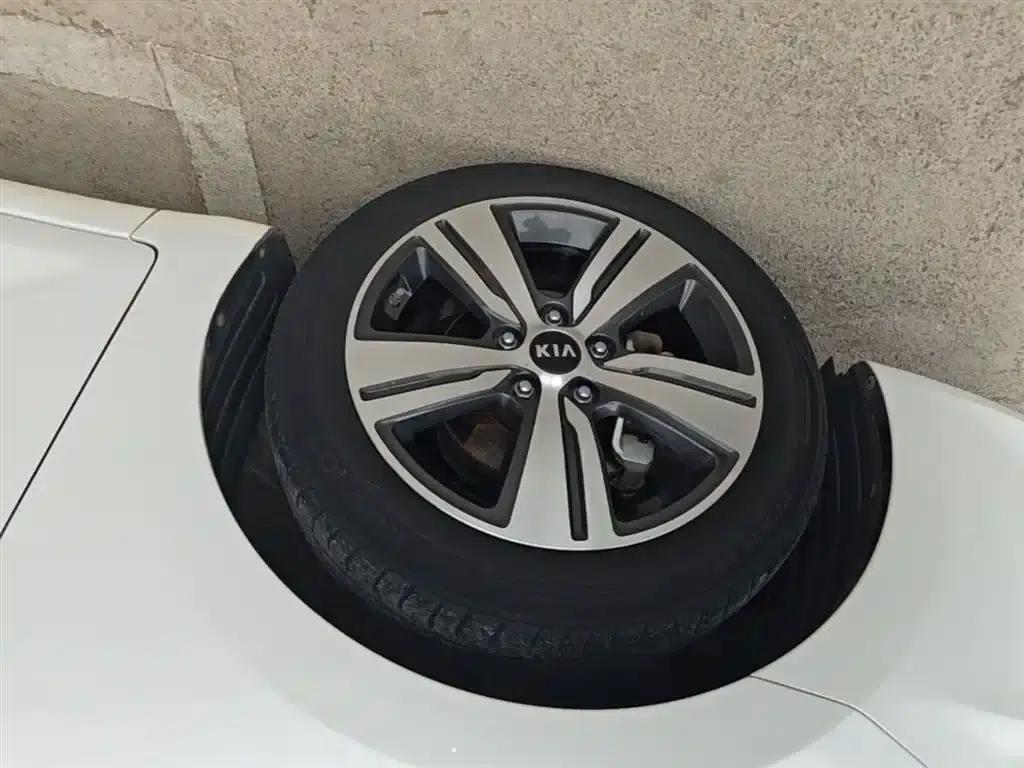 K5 2019 1.8L Automatic GLS — миниатюра 23