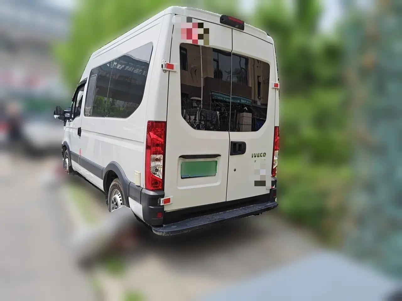 Used Iveco Eurocargo 2018 3.0T Short-Wheelbase Low-Roof Multi-Function Vehicle with Side Sliding Door F1C — миниатюра 4
