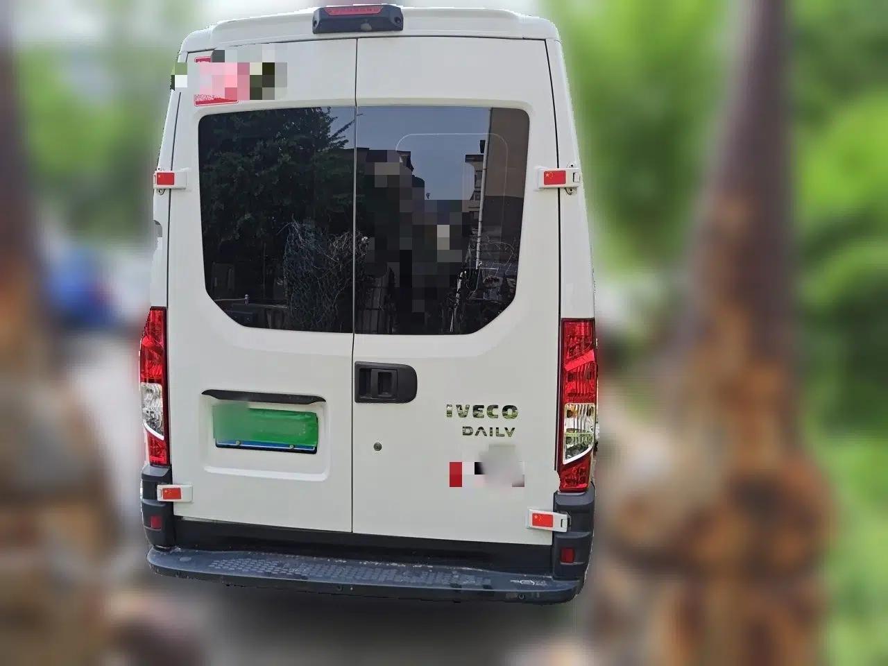 Used Iveco Eurocargo 2018 3.0T Short-Wheelbase Low-Roof Multi-Function Vehicle with Side Sliding Door F1C — миниатюра 5