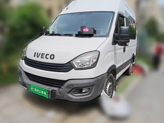 Used Iveco Eurocargo 2018 3.0T Short-Wheelbase Low-Roof Multi-Function Vehicle with Side Sliding Door F1C