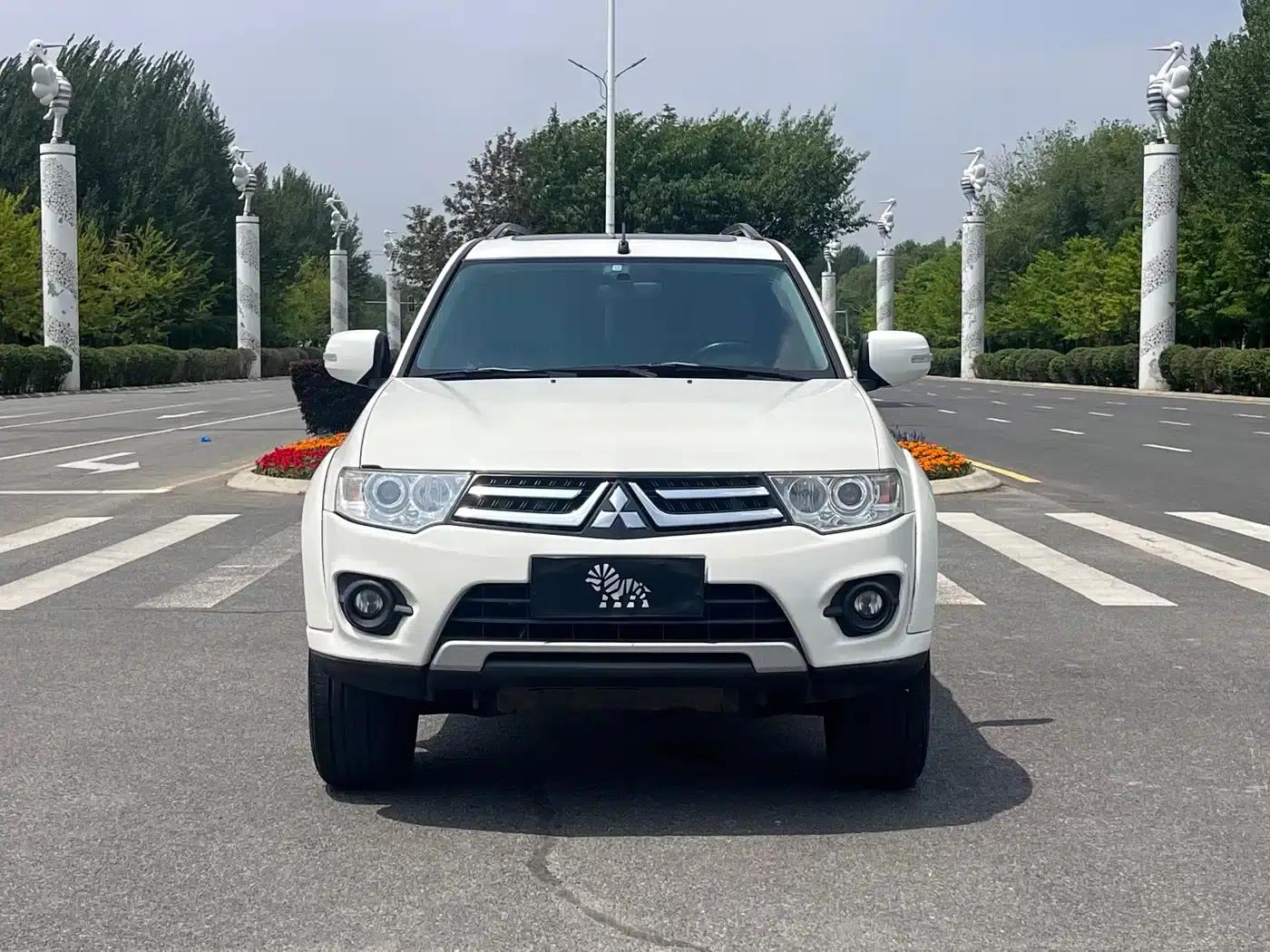 2013 Pajero Sport 3.0L Automatic 2WD Luxury Edition — миниатюра 2