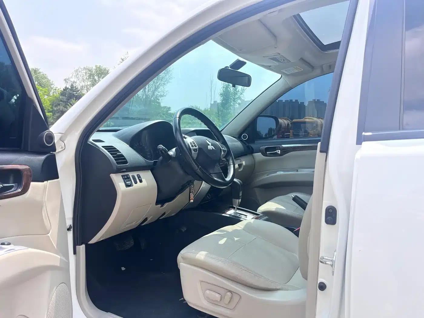 2013 Pajero Sport 3.0L Automatic 2WD Luxury Edition — миниатюра 4