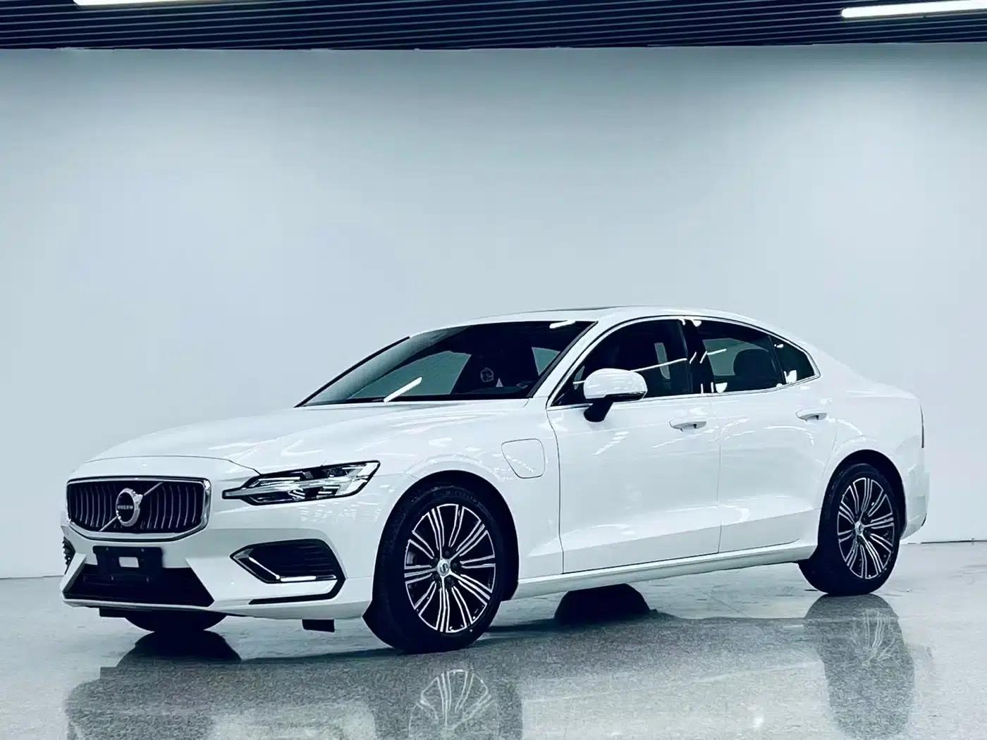 2020 Volvo S60 Plug-in Hybrid T8 E-Drive Hybrid AWD Inscription Luxury Edition — миниатюра 1