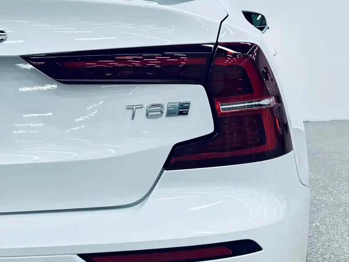 2020 Volvo S60 Plug-in Hybrid T8 E-Drive Hybrid AWD Inscription Luxury Edition — миниатюра 14