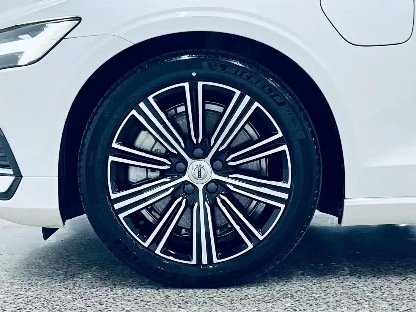 2020 Volvo S60 Plug-in Hybrid T8 E-Drive Hybrid AWD Inscription Luxury Edition — миниатюра 17
