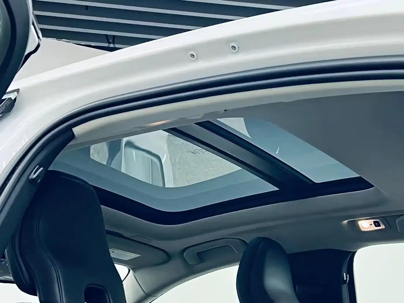 2020 Volvo S60 Plug-in Hybrid T8 E-Drive Hybrid AWD Inscription Luxury Edition — миниатюра 18