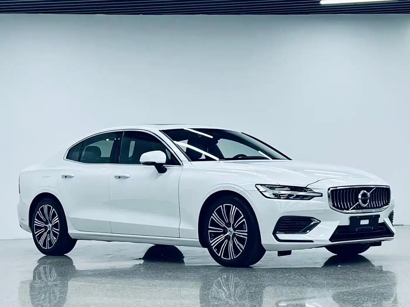 2020 Volvo S60 Plug-in Hybrid T8 E-Drive Hybrid AWD Inscription Luxury Edition — миниатюра 3