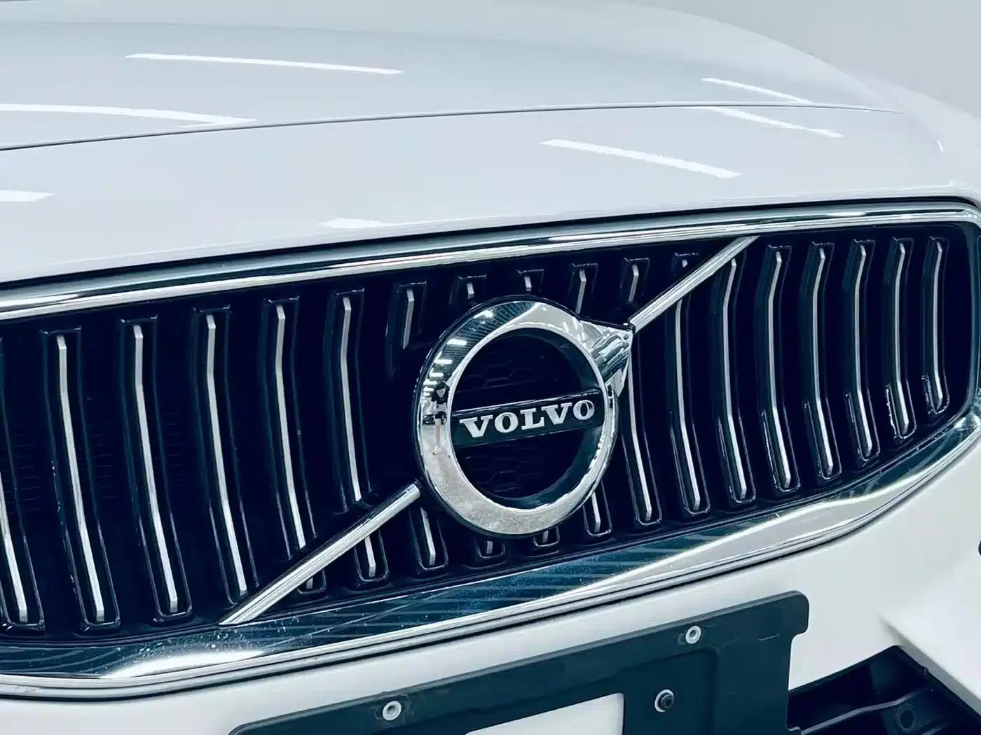 2020 Volvo S60 Plug-in Hybrid T8 E-Drive Hybrid AWD Inscription Luxury Edition — миниатюра 22
