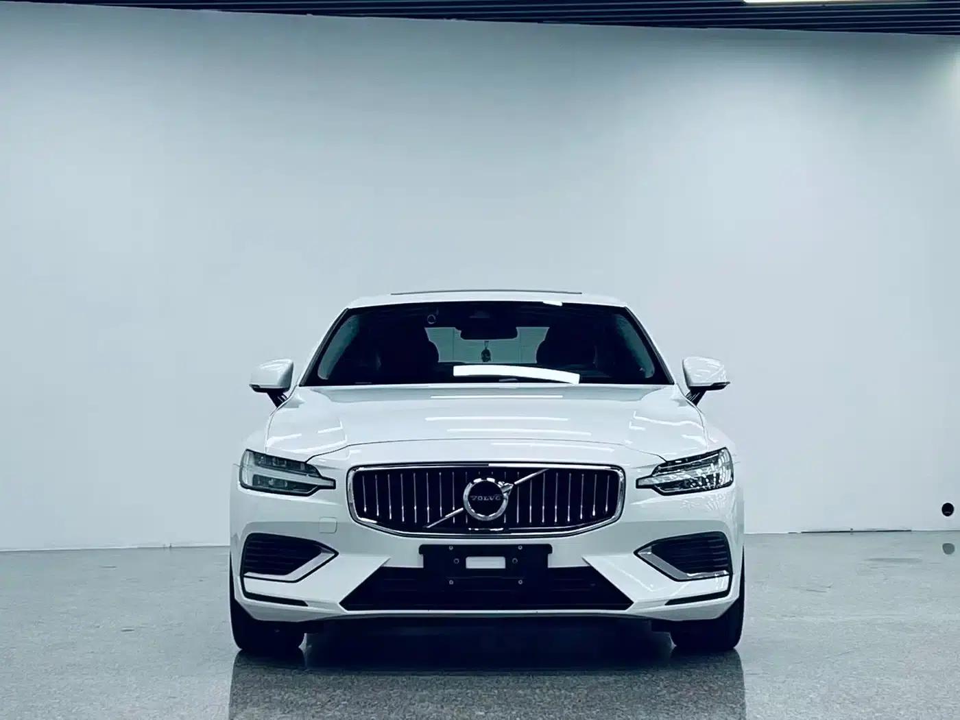 2020 Volvo S60 Plug-in Hybrid T8 E-Drive Hybrid AWD Inscription Luxury Edition — миниатюра 5