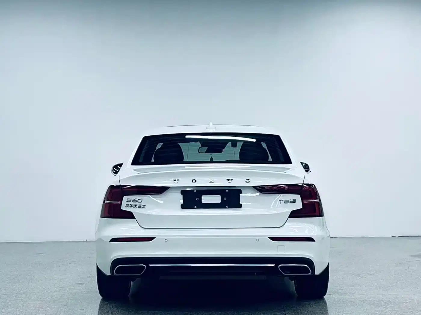 2020 Volvo S60 Plug-in Hybrid T8 E-Drive Hybrid AWD Inscription Luxury Edition — миниатюра 6