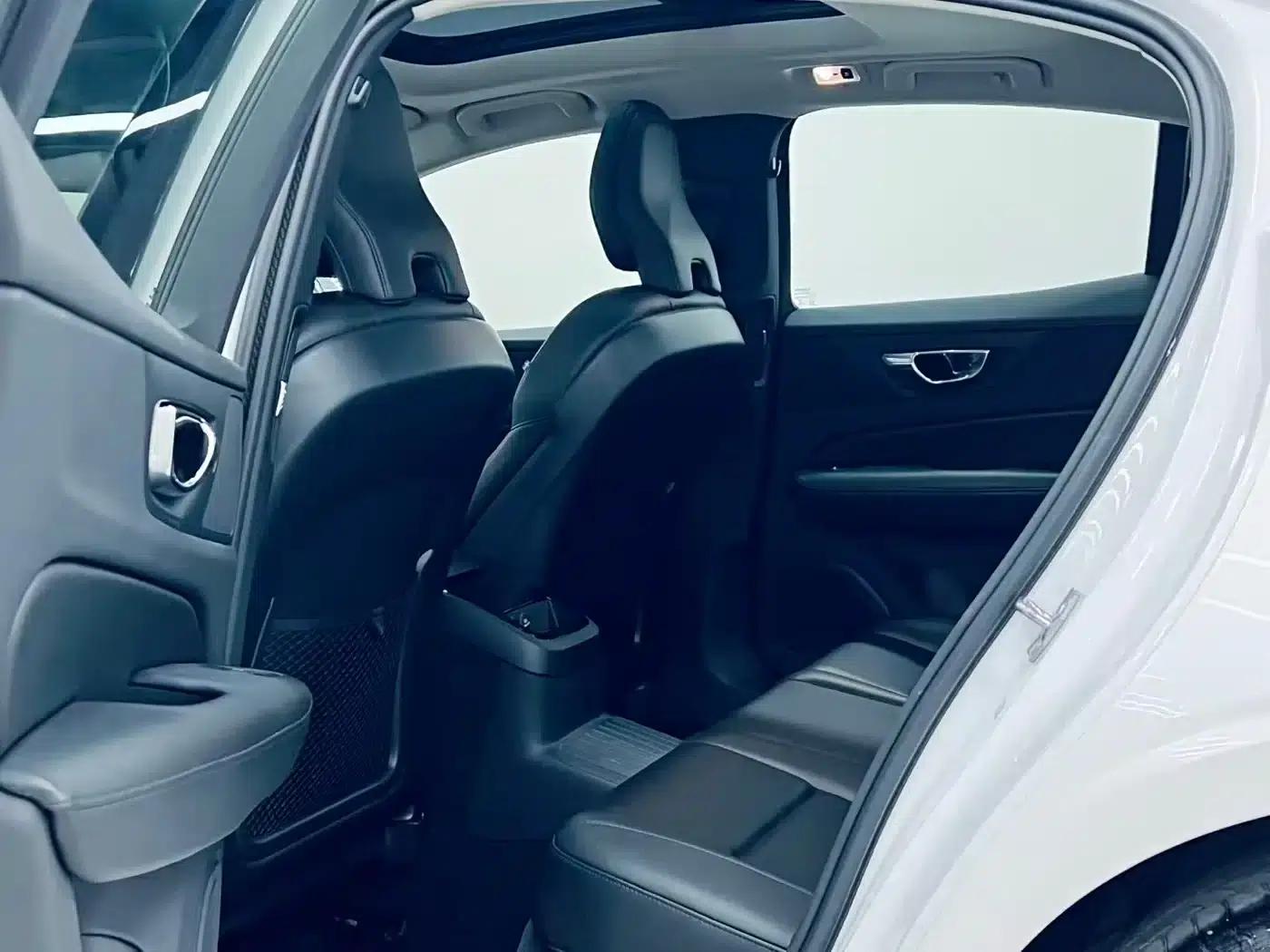 2020 Volvo S60 Plug-in Hybrid T8 E-Drive Hybrid AWD Inscription Luxury Edition — миниатюра 8