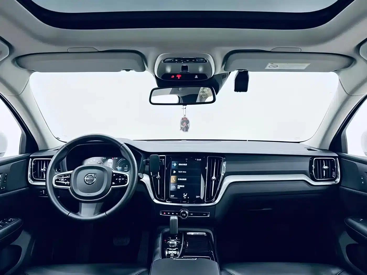 2020 Volvo S60 Plug-in Hybrid T8 E-Drive Hybrid AWD Inscription Luxury Edition — миниатюра 9