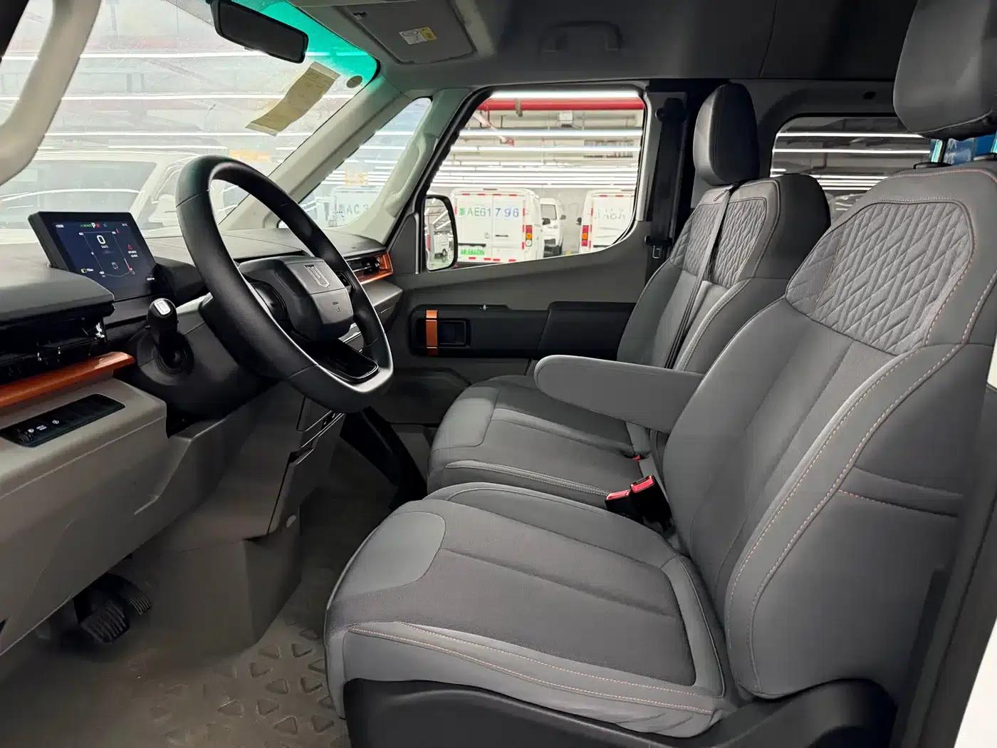 2025 Remote Super VAN, Driving Range Edition, Action-Oriented 51kWh — миниатюра 14