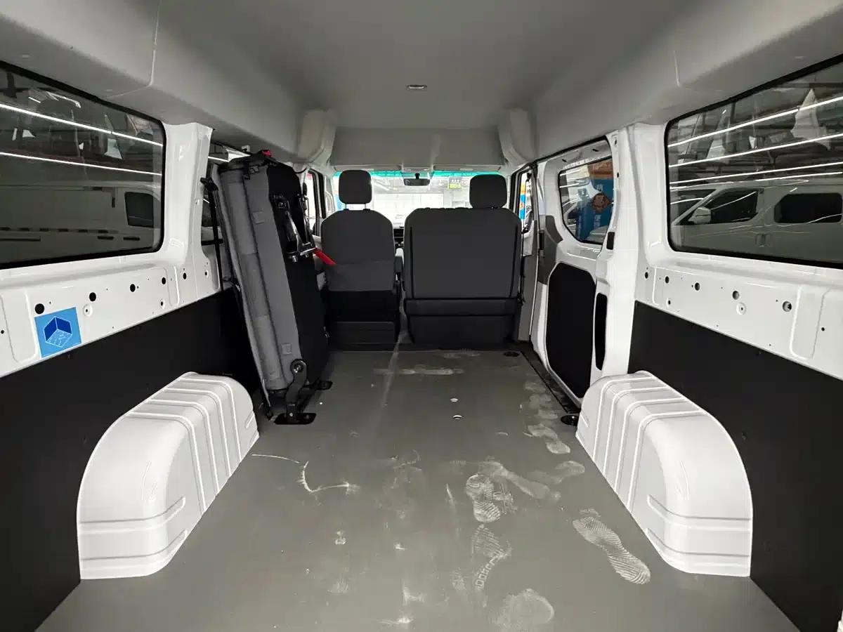 2025 Remote Super VAN, Driving Range Edition, Action-Oriented 51kWh — миниатюра 8