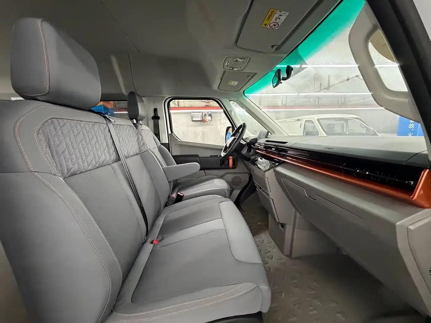 2025 Remote Super VAN, Driving Range Edition, Action-Oriented 51kWh — миниатюра 9