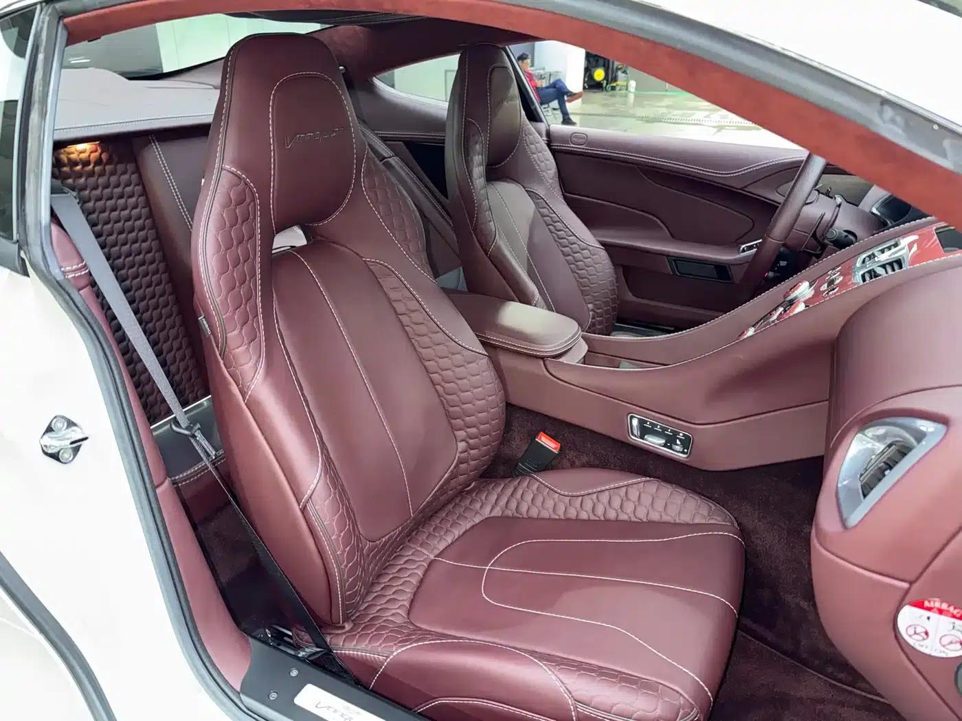 2013 Vanquish 6.0L Standard Model — миниатюра 18