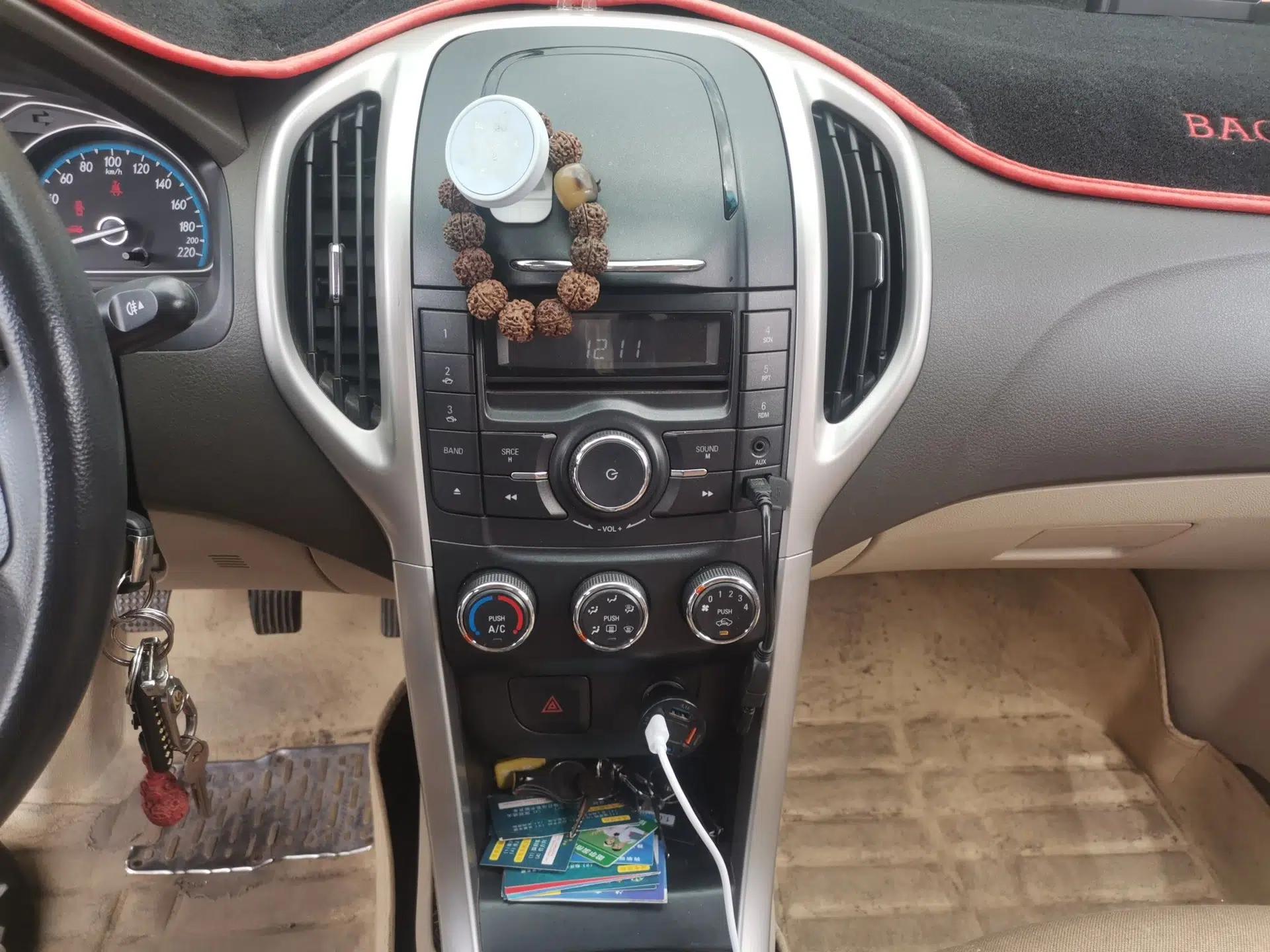 Used Baojun 630 2014 1.5L manual Comfort trim level — миниатюра 13