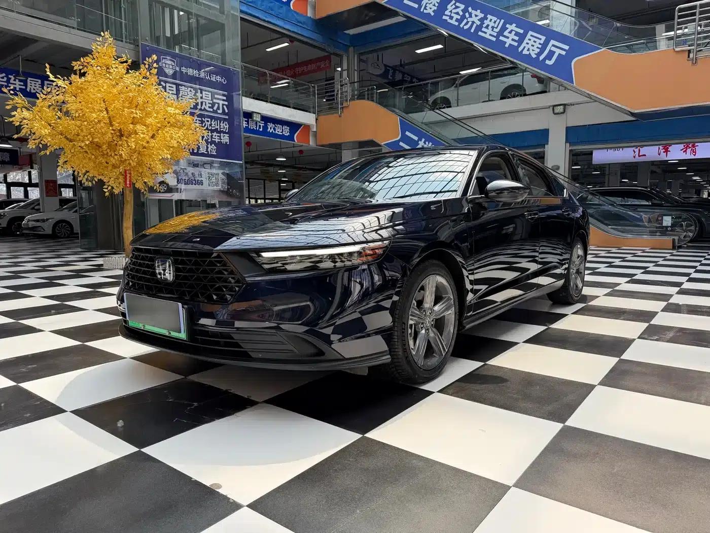 Accord PHEV 2023 2.0L e:PHEV Luxury Edition — миниатюра 1