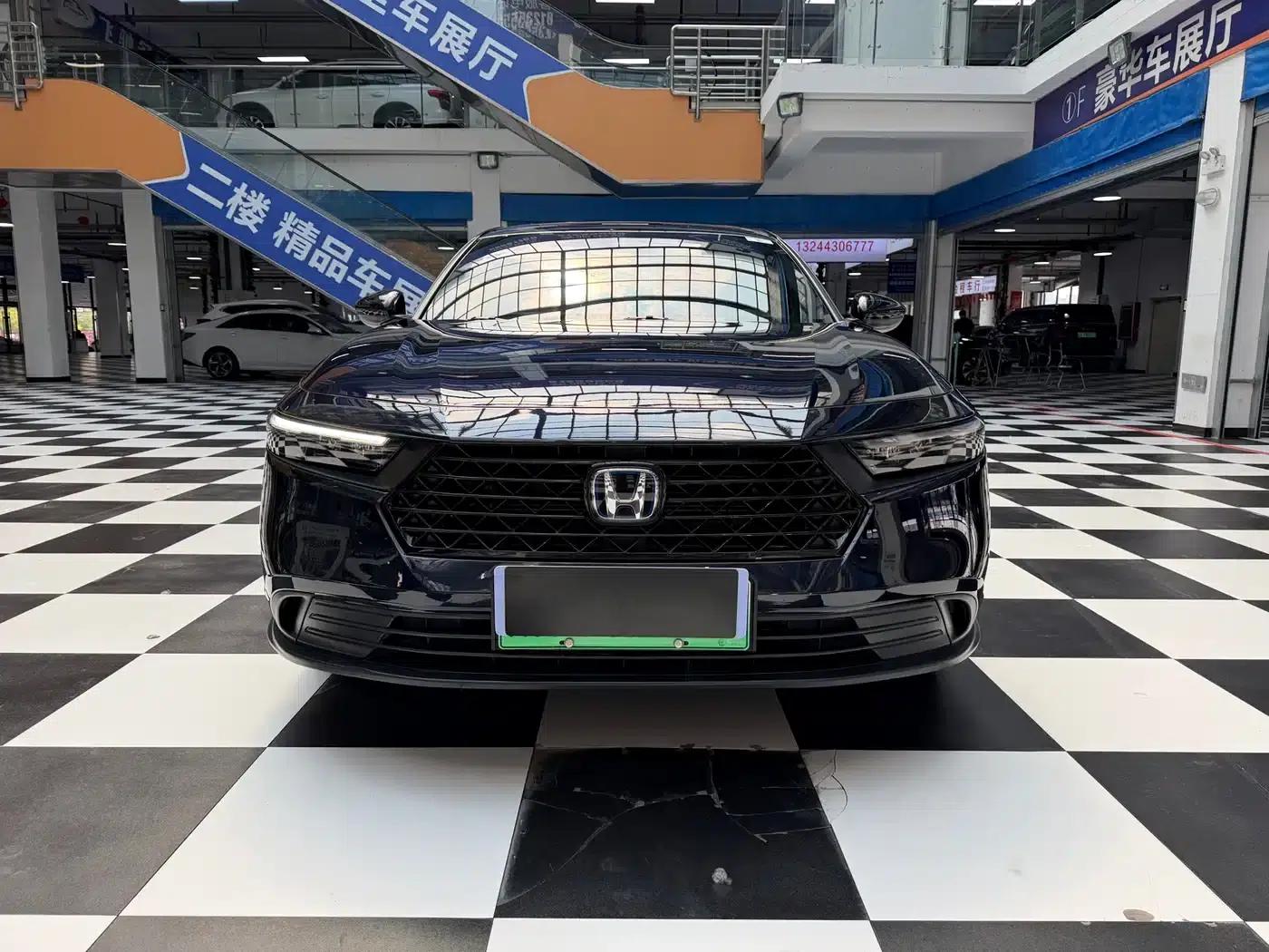 Accord PHEV 2023 2.0L e:PHEV Luxury Edition — миниатюра 2
