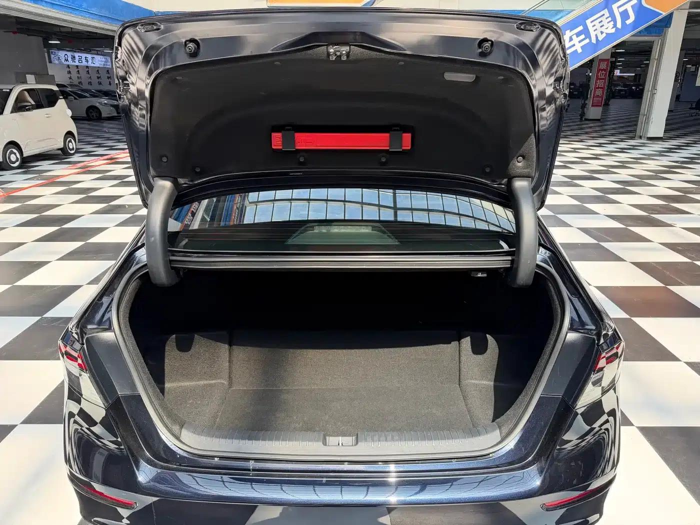 Accord PHEV 2023 2.0L e:PHEV Luxury Edition — миниатюра 17
