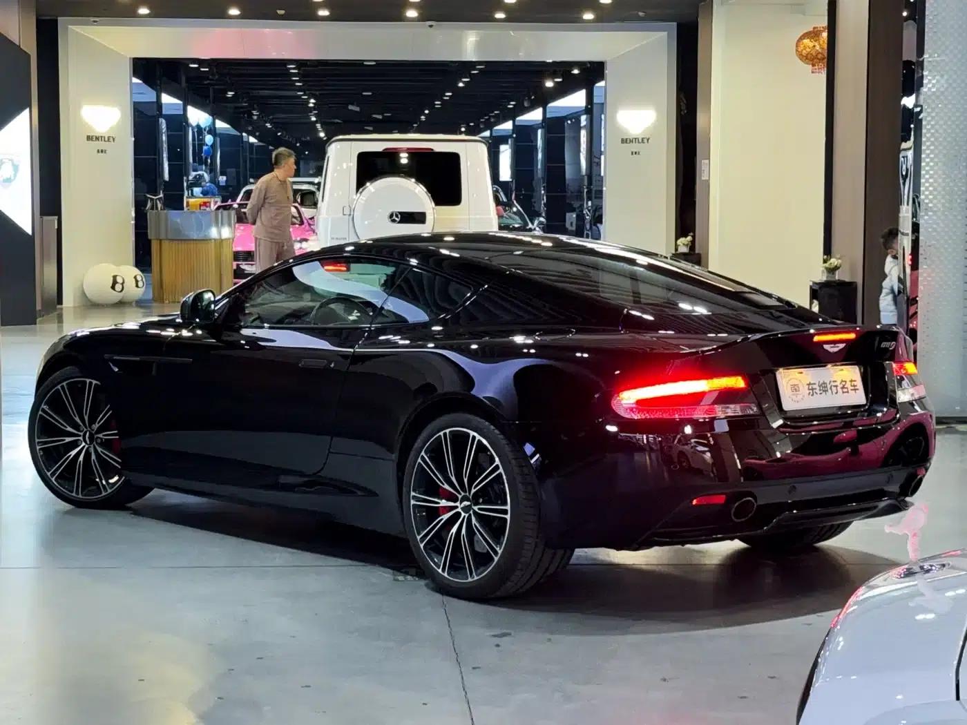 Aston Martin DB9 2014 6.0L Carbon Black Coupe — миниатюра 4