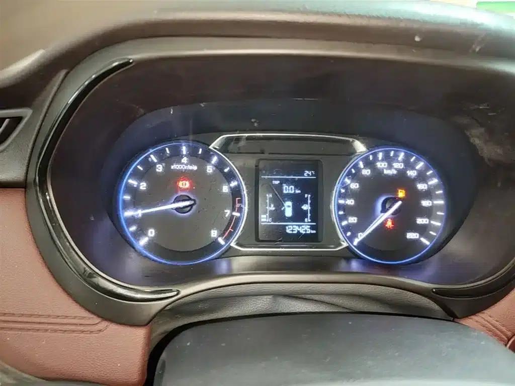 Lingxuan 2017 1.6L Manual Happiness Edition — миниатюра 12
