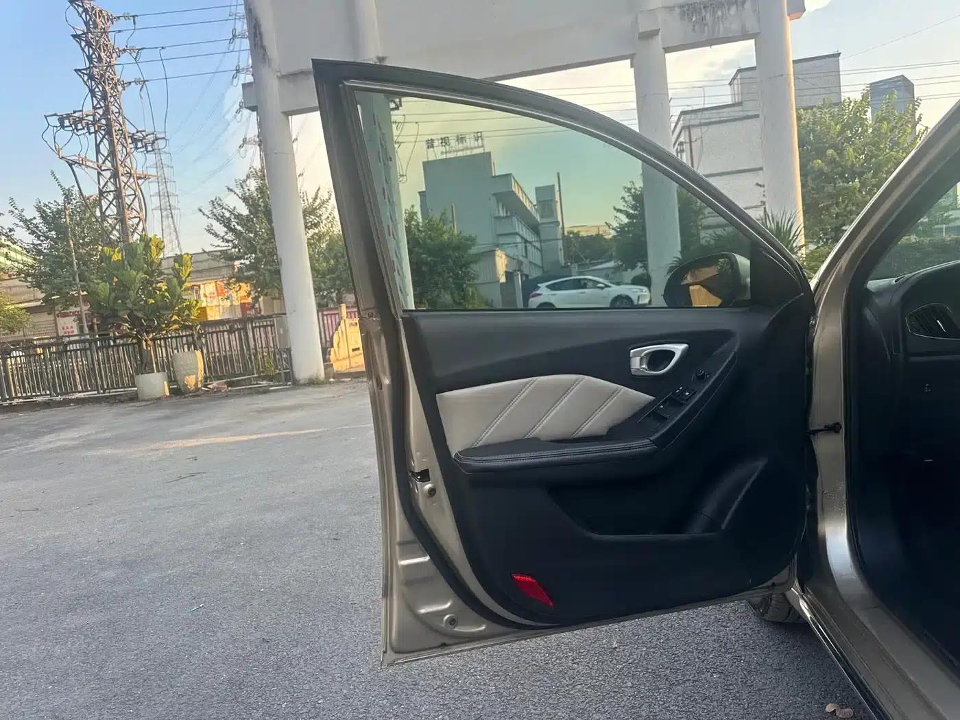 Trumpchi GA3S Vision 2014 1.6L Automatic Luxury ESP Edition — миниатюра 9