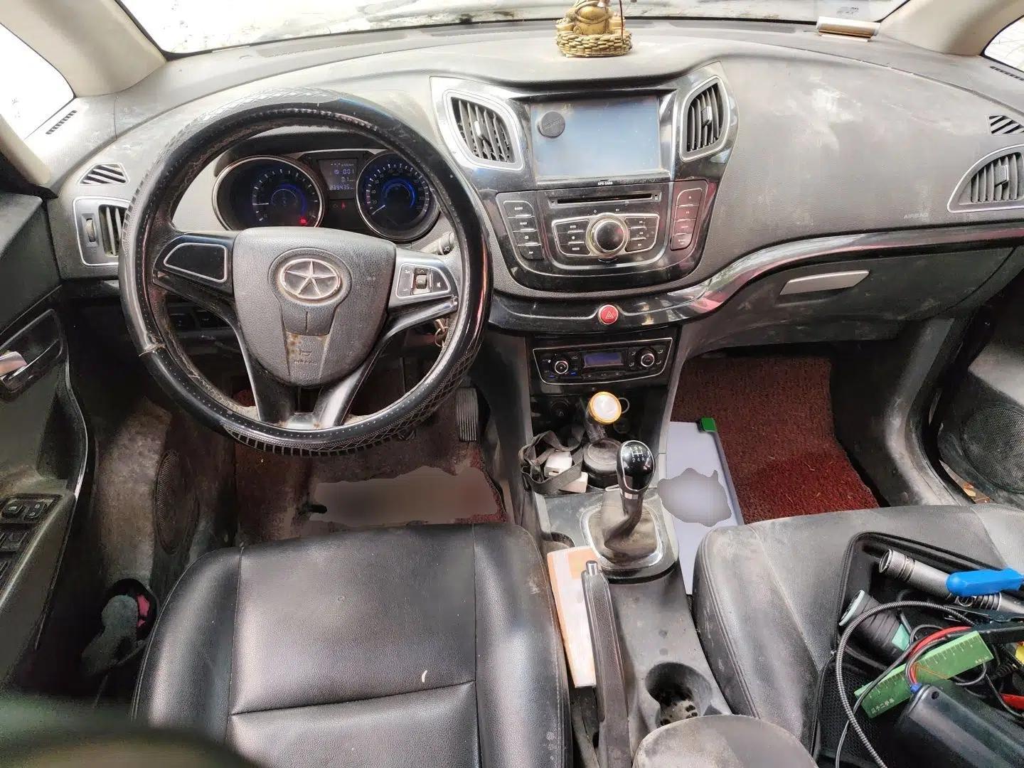 Used JAC Group Heyue 2012 1.5L Manual Luxury Version — миниатюра 9
