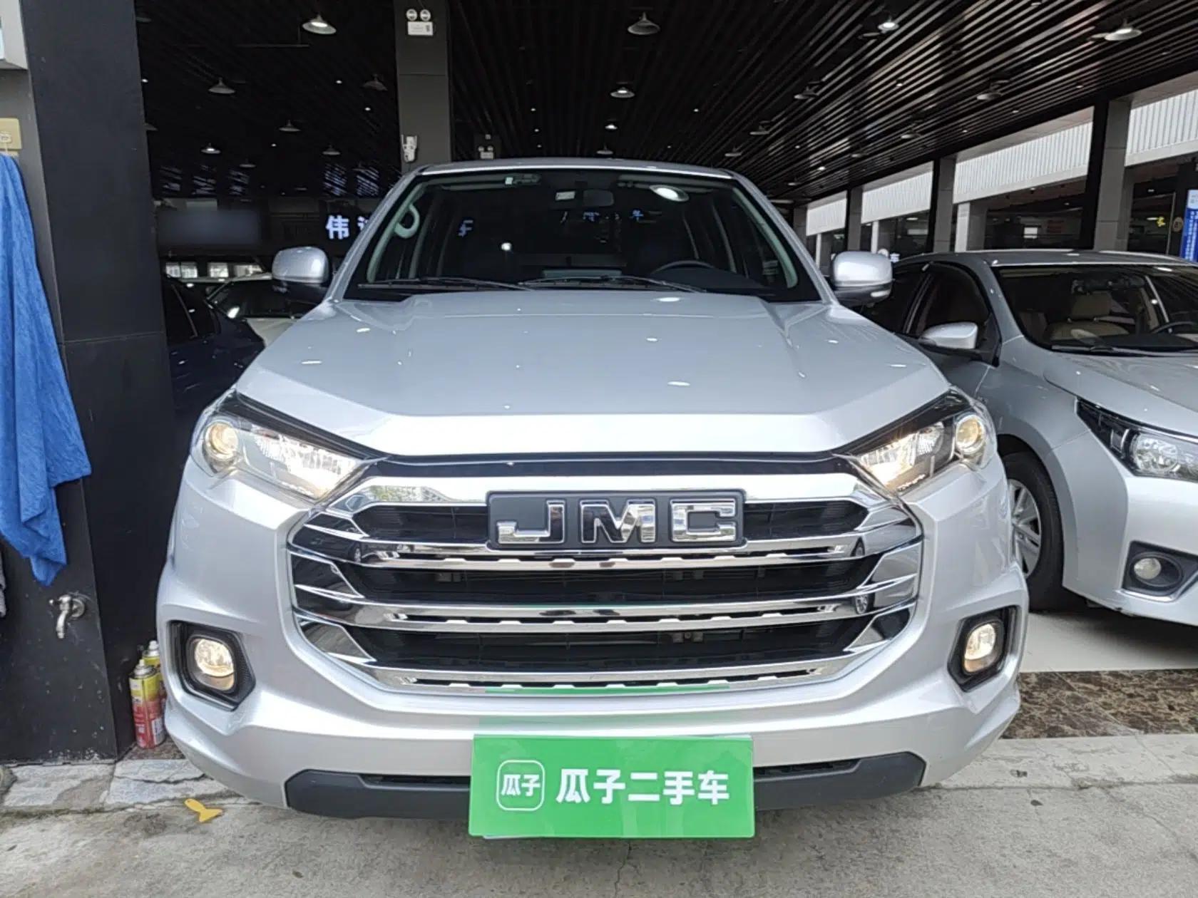 Used JMC Yuhu 7 2023 2.0T Automatic Diesel 4x4 Comfort Edition with Long Wheelbase and Flat-Floor Cargo Bed — миниатюра 2