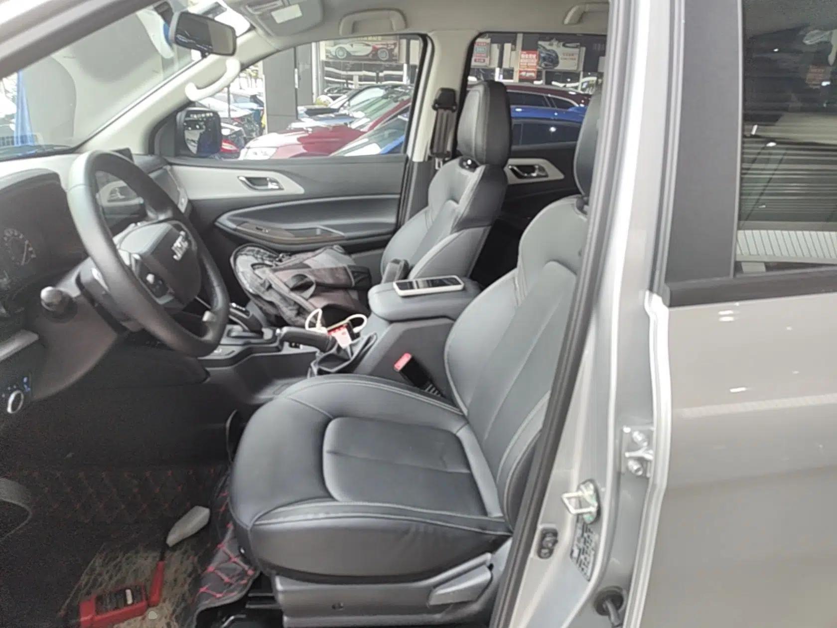 Used JMC Yuhu 7 2023 2.0T Automatic Diesel 4x4 Comfort Edition with Long Wheelbase and Flat-Floor Cargo Bed — миниатюра 22