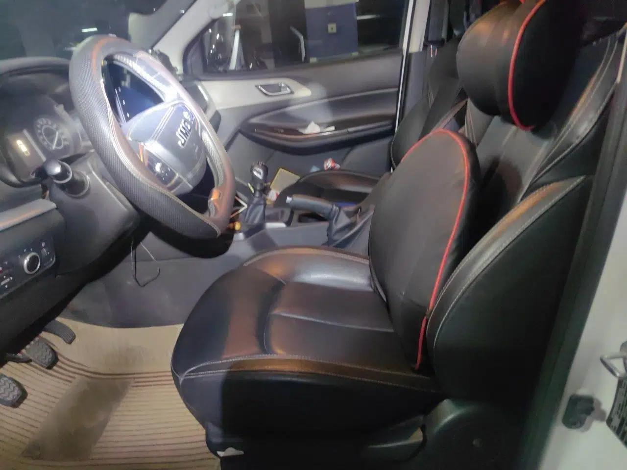 Used JMC Yuhu 7 2022 2.0T Manual Diesel 4x4 Comfort Version Standard Wheelbase — миниатюра 15