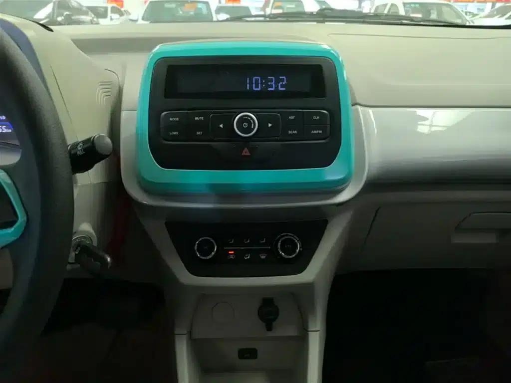 Yizhi EV2 2023 Auspicious Edition 201km Comfort Model — миниатюра 13