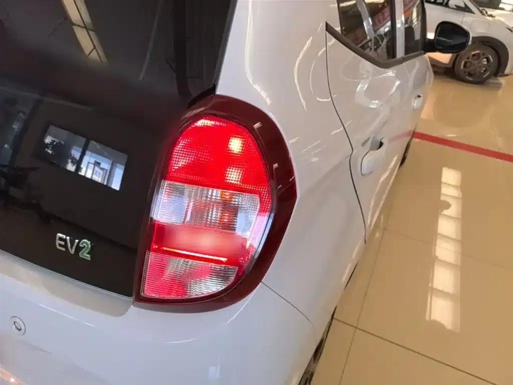 Yizhi EV2 2023 Auspicious Edition 201km Comfort Model — миниатюра 8