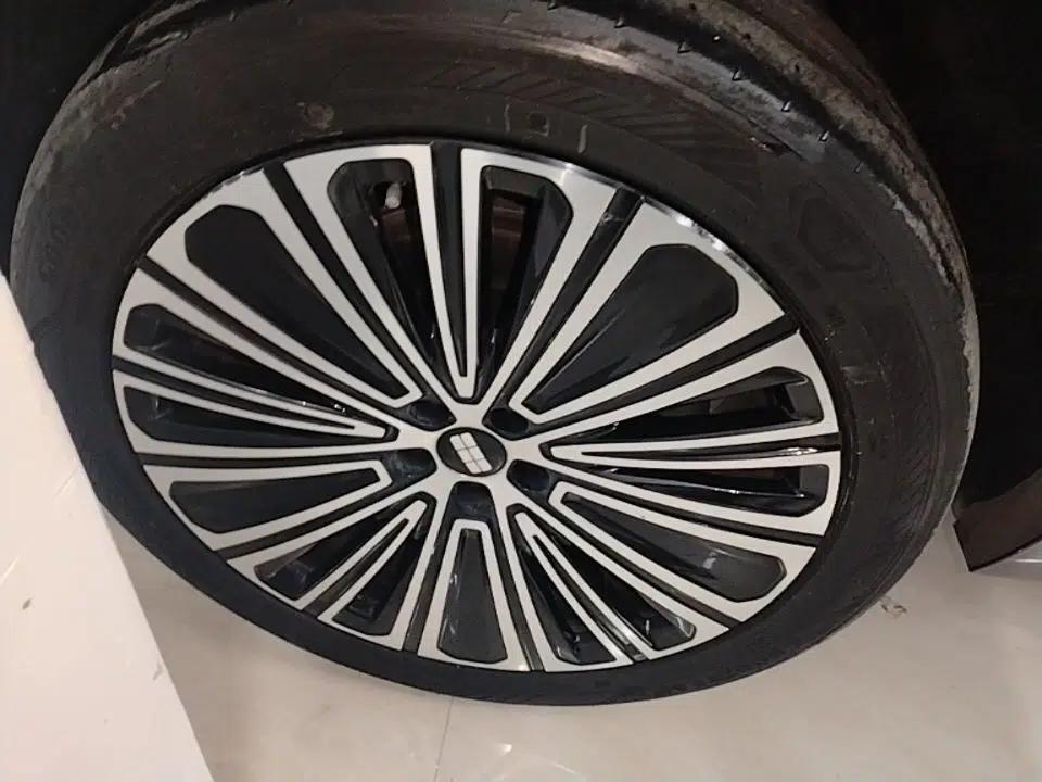 Used Geely Galaxy M9 2025 Model 210km Four-Wheel-Drive Leading Edition — миниатюра 11