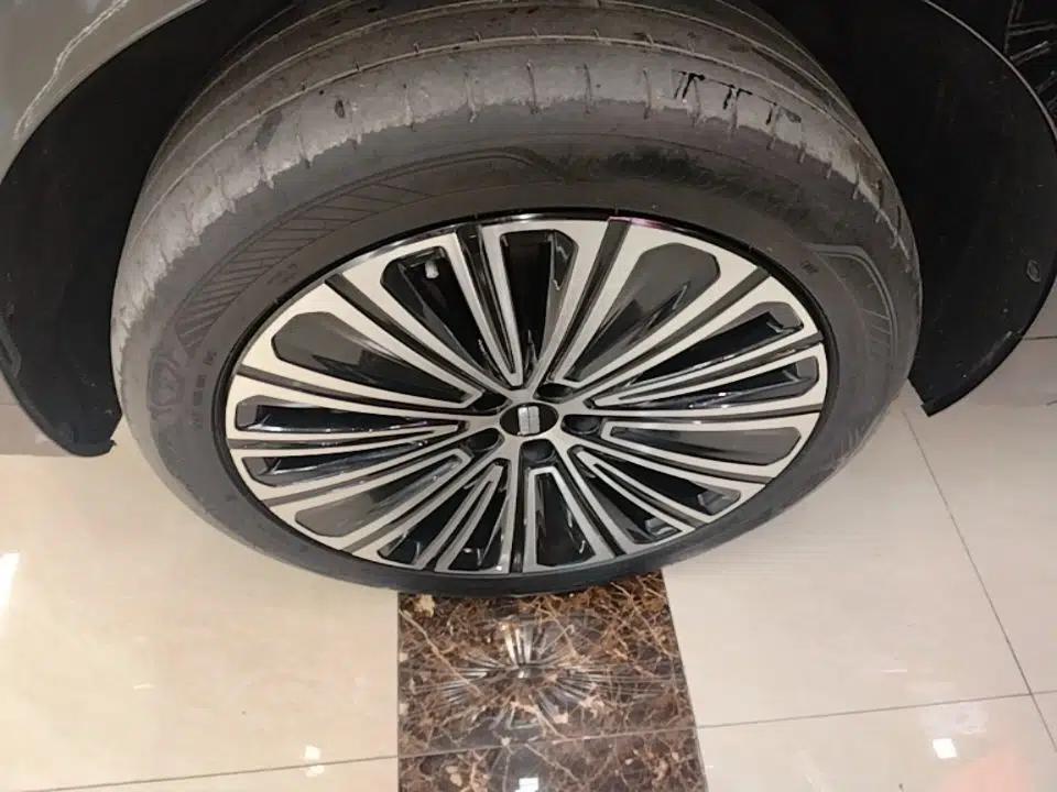 Used Geely Galaxy M9 2025 Model 210km Four-Wheel-Drive Leading Edition — миниатюра 15