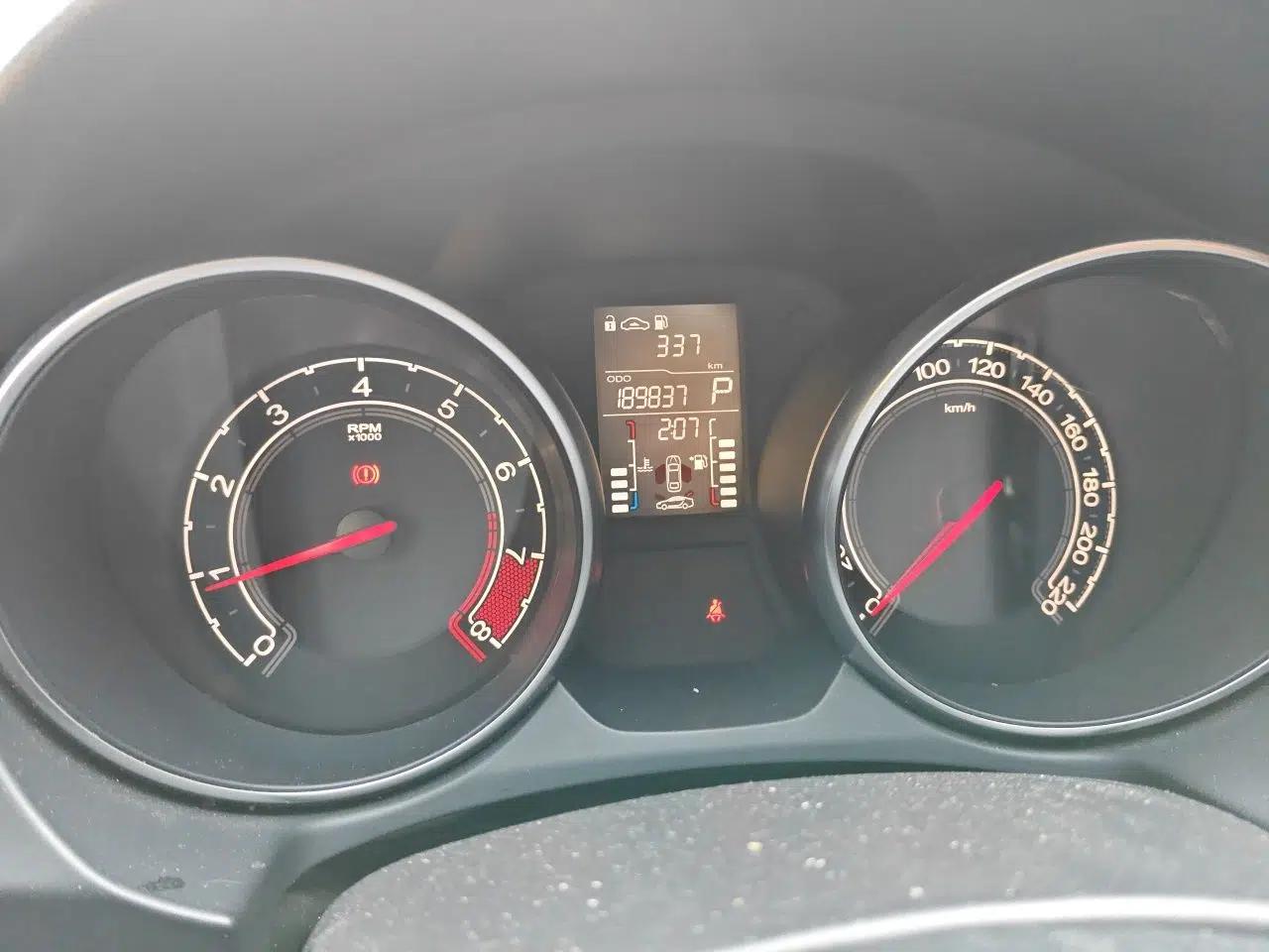 Used MG GT 2015 1.5T Automatic Fashion Edition — миниатюра 12