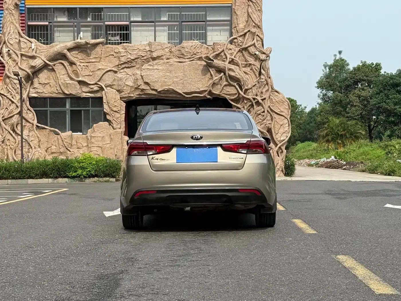 K5 2017 1.8L Automatic GLS — миниатюра 4