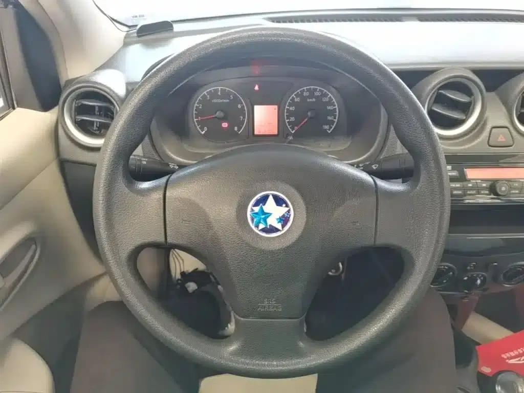 Venucia R30 2014 1.2L Manual Premium Edition — миниатюра 11