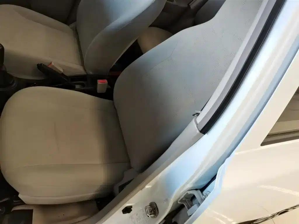 Venucia R30 2014 1.2L Manual Premium Edition — миниатюра 15