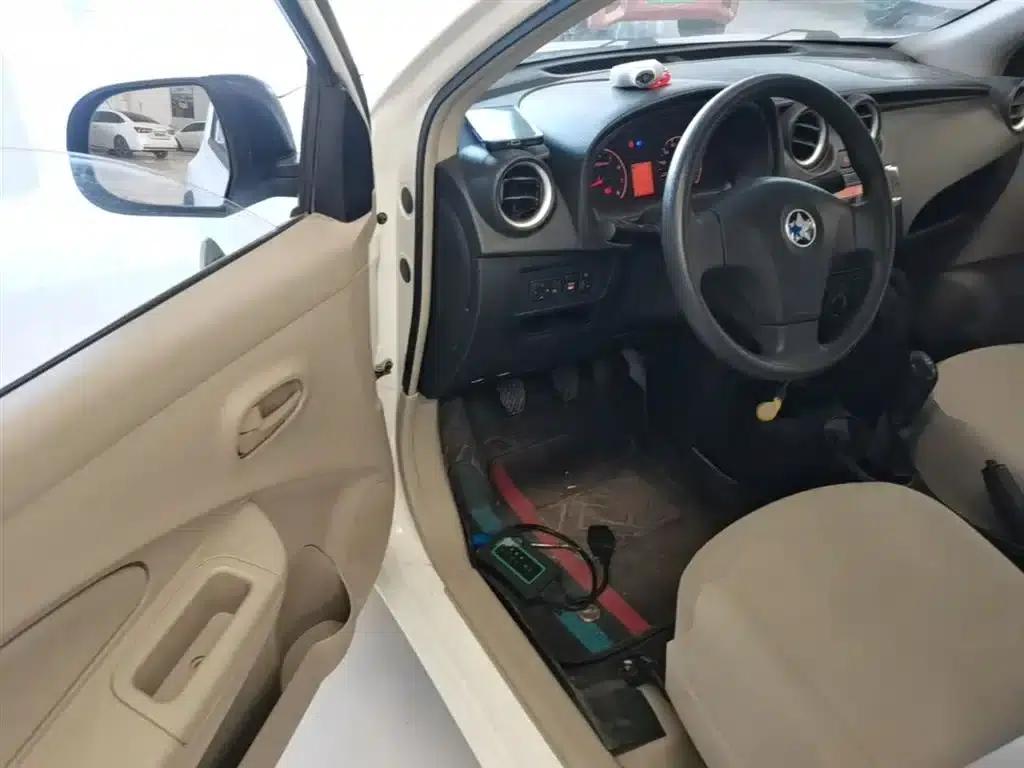Venucia R30 2014 1.2L Manual Premium Edition — миниатюра 16