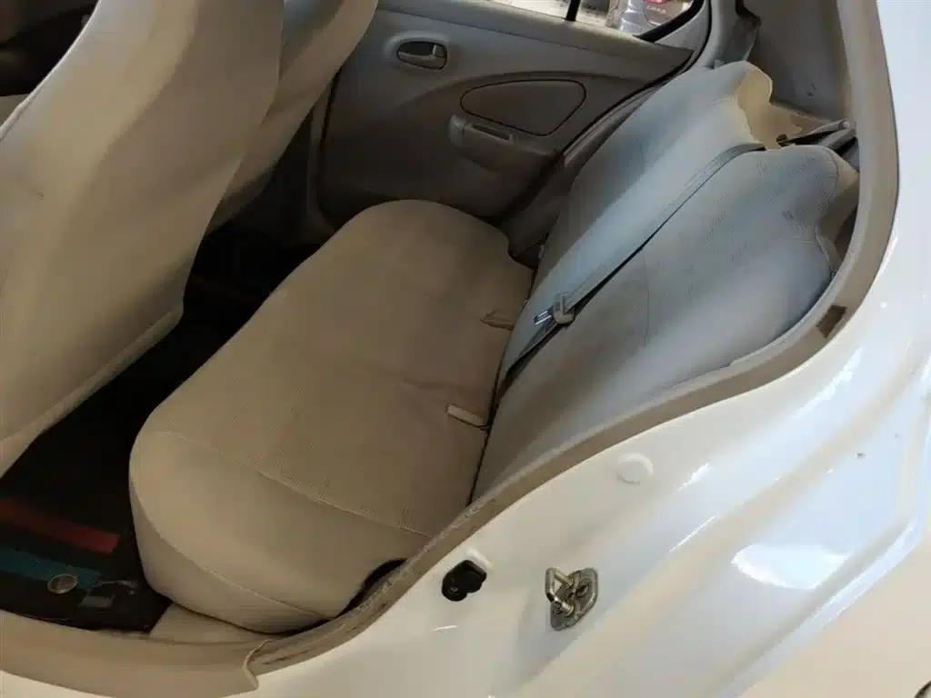 Venucia R30 2014 1.2L Manual Premium Edition — миниатюра 17