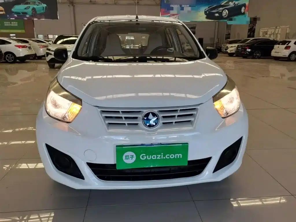 Venucia R30 2014 1.2L Manual Premium Edition — миниатюра 3